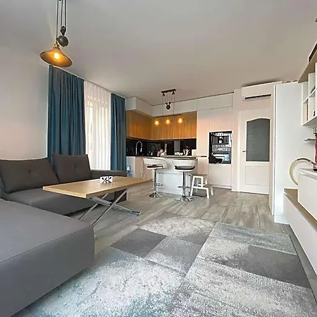 Апартаменти Luxurious And Panoramic At The Beach. Варна