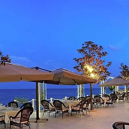 Luxurious And Panoramic At The Beach. Апартаменти Варна