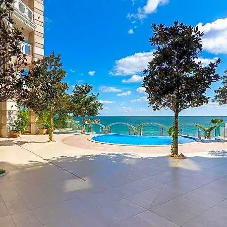 Luxurious And Panoramic At The Beach. *