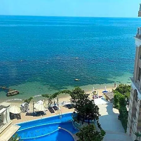 Luxurious And Panoramic At The Beach. Апартаменти *