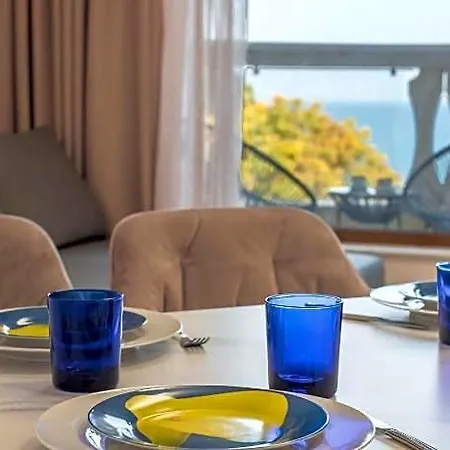 Luxurious And Panoramic At The Beach. *